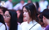 [ẢNH] Nữ sinh Hà Nội bật khóc trong ngày bế giảng
